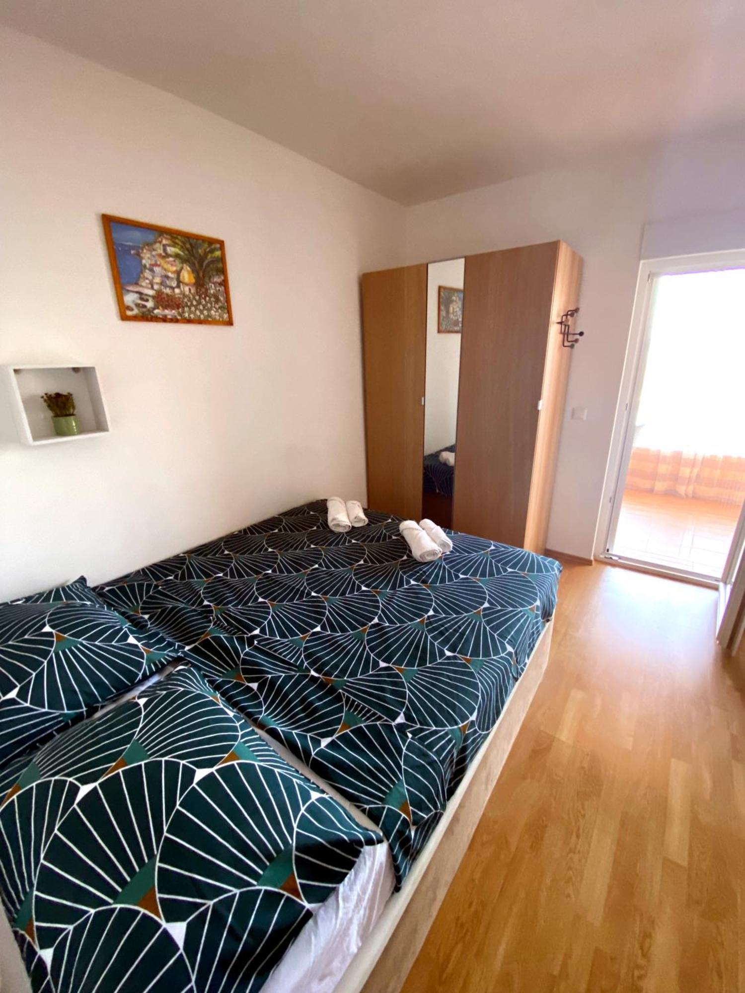 Apartmani Goga S Grijanim Bazenom Dobropoljana Kültér fotó